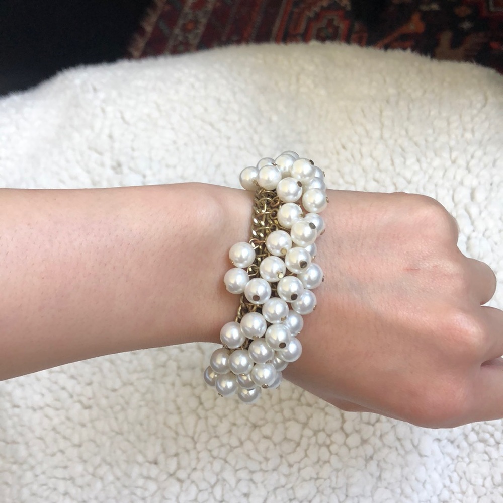FREE w purchase! Chunky pearls bracelet